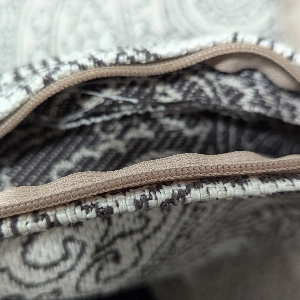 Brand New - (2) La-Z-Boy 18x18 Accent Pillow Covers Paisley Motif - Picture 12 of 14